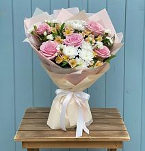 Букет цветов из:  Гвоздики, Орхидеи и Розы в Нижней Пойме