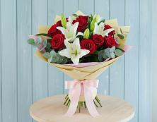 Букет цветов из:  Лилии и Розы в Нижней Пойме