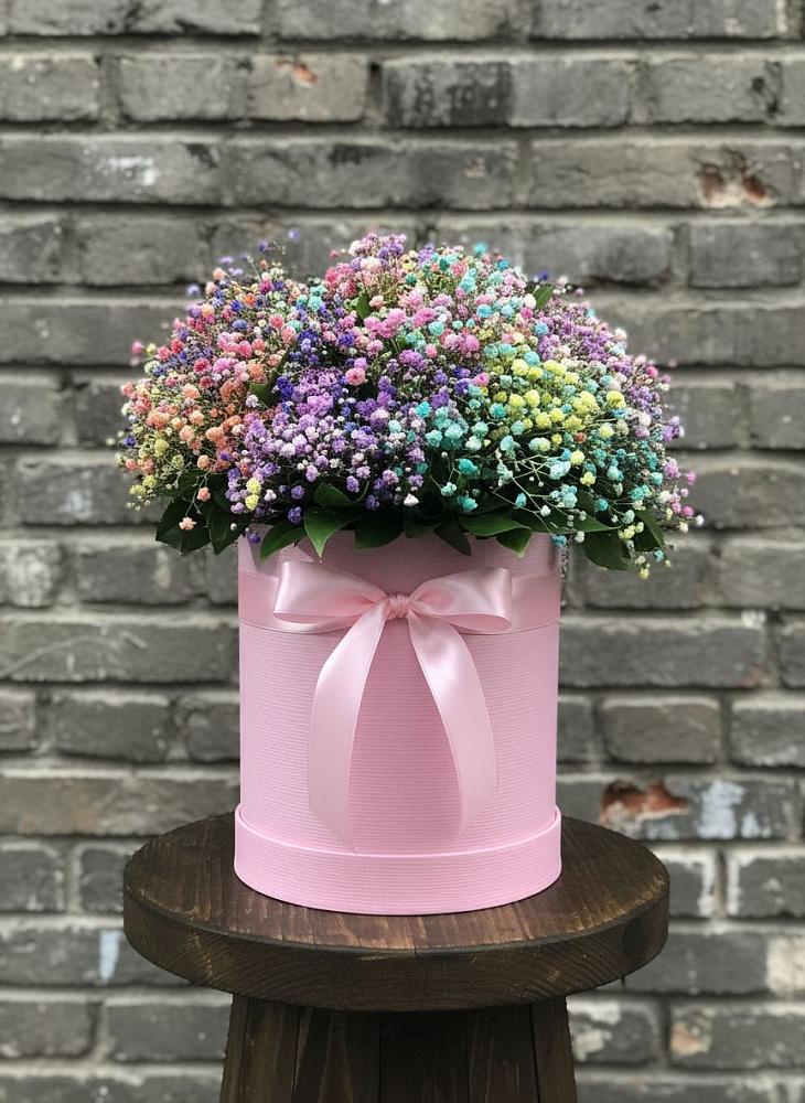 Цветочная композиция из Гипсофила и Розы в шляпной коробке в Нижней Пойме