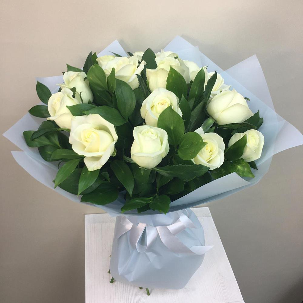 Букет 15 Белых роз Проуд в Нижней Пойме