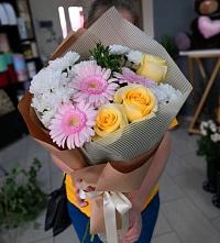 Букет цветов из:  Герберы, Розы и Хризантемы в Нижней Пойме