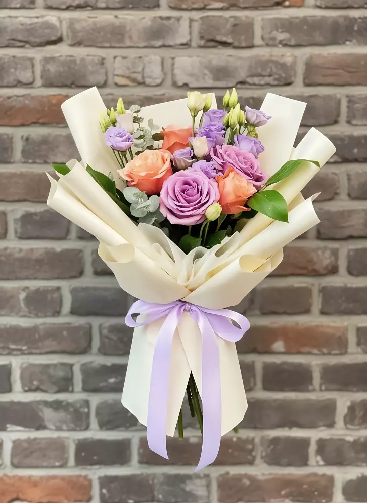 Букет цветов из: Лизиантусы и Розы в Нижней Пойме