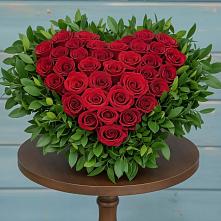 Цветочная композиция из Розы в виде сердца в Нижней Пойме