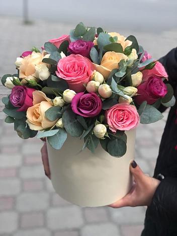 Цветочная композиция из Розы в шляпной коробке в Нижней Пойме