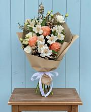Букет цветов из:  Альстромерии, Лизиантусы, Розы и Хризантемы в Нижней Пойме
