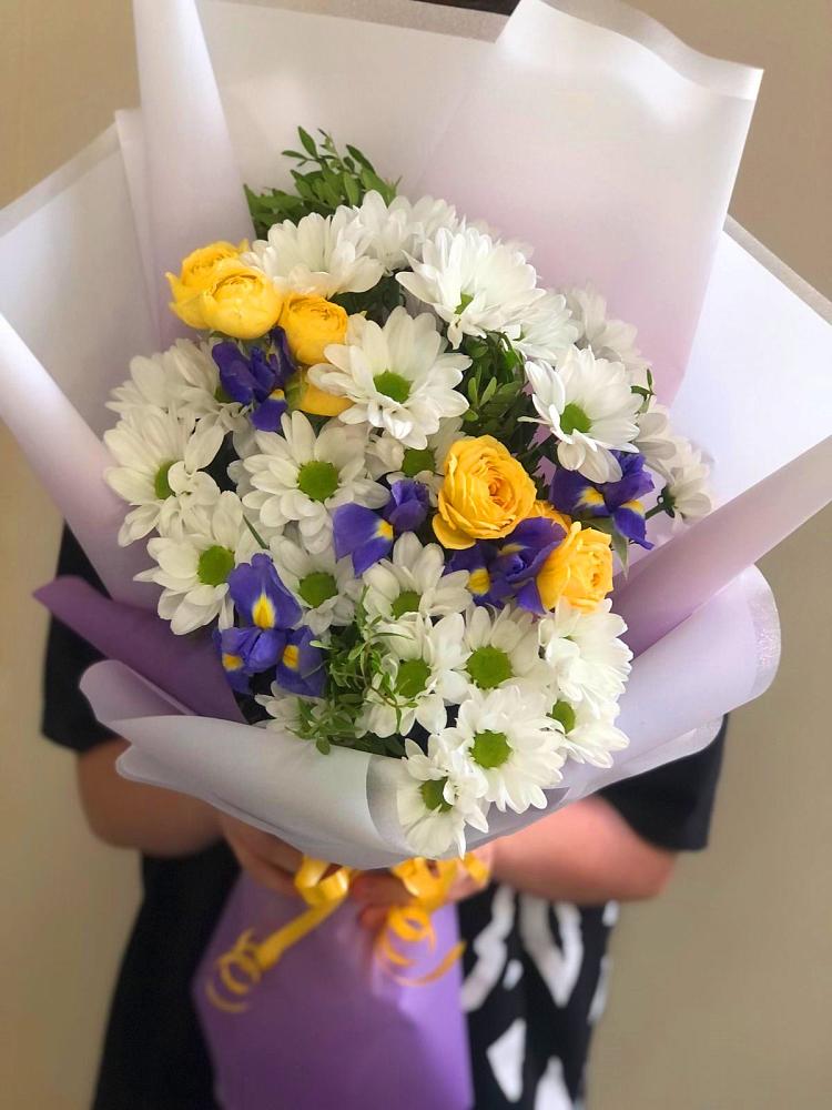 Букет цветов из: Ирисы, Хризантемы и Розы в Нижней Пойме