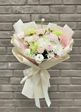 Букет цветов из:  Гвоздики, Розы, Лизиантусы и Хризантемы в Нижней Пойме