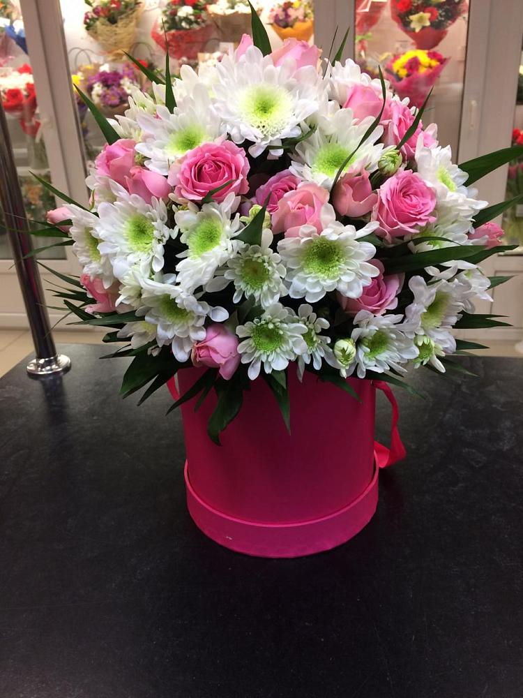 Цветочная композиция из Розы и Хризантемы в шляпной коробке в Нижней Пойме