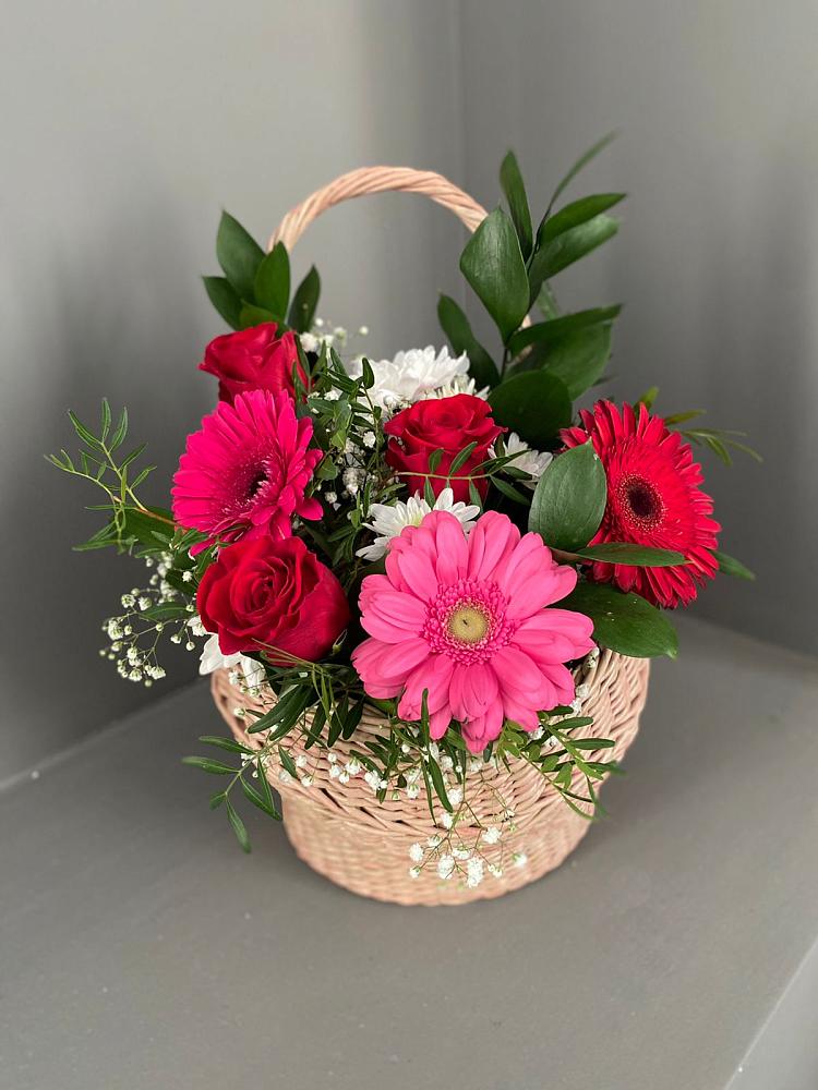 Цветочная композиция из Розы, Хризантемы и Герберы в корзине в Нижней Пойме