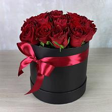 Цветочная композиция из Розы в шляпной коробке в Нижней Пойме