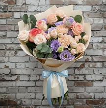 Букет цветов из:  Розы, Лизиантусы и Гвоздики в Нижней Пойме